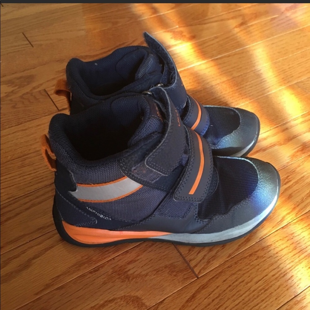 Geox kid shoes size 1 US
